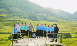 Thưởng ngoạn lễ hội xuân ở Tiên Yên