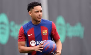 Vitor Roque chia tay Barcelona, ký hợp đồng 5 năm với Palmeiras