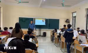 Bộ Chính trị quyết định miễn học phí cho học sinh phổ thông công lập trên cả nước