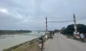 Nam sinh lớp 6 nhảy xuống sông cứu bạn, cả 2 người bị nước cuốn mất tích