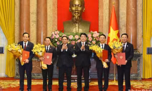 Chủ tịch nước Lương Cường trao quyết định bổ nhiệm các Phó Thủ tướng và Bộ trưởng