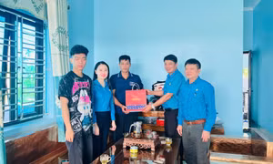 Ấm lòng thợ mỏ    