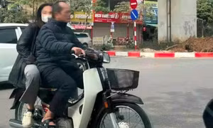 Phó Trưởng Công an phường không đội mũ bảo hiểm chở vợ bị xử phạt hành chính