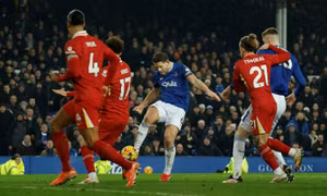 Liverpool bị cầm hòa ở phút 90+8 trong trận đấu có 3 thẻ đỏ