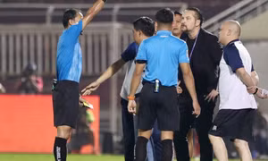 Trọng tài bắt sai, HLV phản ứng: Ai làm xấu hình ảnh V.League?
