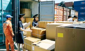 Hàng hóa nhập khẩu giá trị thấp không được miễn thuế giá trị gia tăng từ 18/2