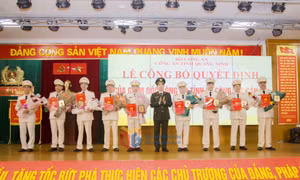 Tinh gọn bộ máy, biên chế - Cán bộ, đảng viên nêu gương