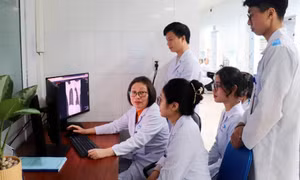 Đào tạo bác sĩ trẻ ở Bệnh viện Bãi Cháy 