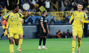 Ronaldo ghi bàn đầu sau sinh nhật tuổi 40