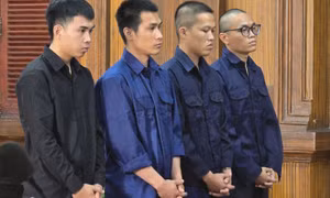 Nhân viên quán karaoke nhốt, đánh khách vì 'không bo'