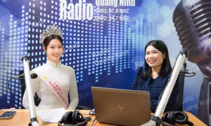  Á hậu 1 Đỗ Thu Hiền - niềm đam mê bất tận với Áo dài