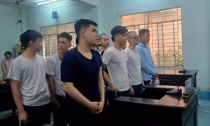 Hai nhóm trẻ quận 4 chém nhau náo loạn vì món nợ 1 triệu đồng