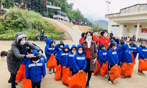 Tết ấm cho học sinh vùng cao