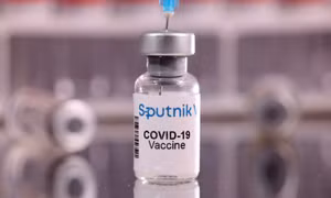 Giáo sư hàng đầu Mỹ giải thích lý do vaccine Sputnik V chống Omicron vượt trội Pfizer