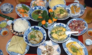 Cách ăn uống để 'giữ dáng' trong ngày Tết