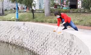 Người dân "tiễn" ông Công, ông Táo về trời