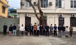 Cảnh sát đột kích vũ trường ở Sầm Sơn, tạm giữ hàng chục dân chơi cùng dàn tiếp viên