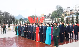 Kỷ niệm 92 năm Ngày thành lập Đảng 3/2: Đoàn đại biểu tỉnh dâng hương tưởng niệm các anh hùng liệt sĩ