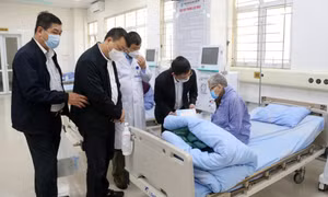 Hội Nhà báo Việt Nam tỉnh Quảng Ninh tặng quà Tết y, bác sĩ và bệnh nhân khó khăn