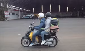 Chạy xe máy về quê ngày Tết, cần lưu ý điều gì?