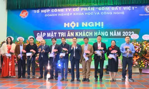 Tổ hợp Công ty gốm Đất Việt tri ân khách hàng