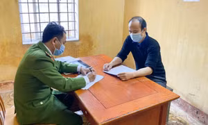 Bị bắt vì gửi thư nặc danh, sim rác bôi nhọ lãnh đạo