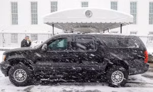 Tổng thống Mỹ bị kẹt trên chuyên cơ vì bão tuyết