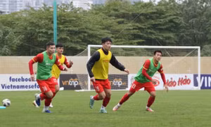 Hoàng Đức tập buổi đầu tiên, Bùi Tiến Dũng là F1