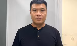 Tạm giữ đối tượng dùng vũ lực ép vợ cũ vào nhà nghỉ