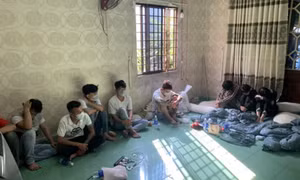Thuê nhà trong hẻm, thiết kế riêng phòng bay lắc