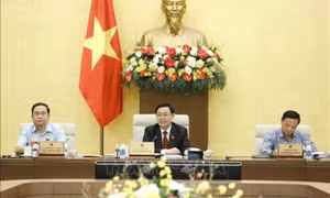 Giám sát việc thực hiện pháp luật về tiếp công dân, giải quyết khiếu nại, tố cáo