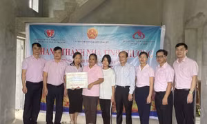 Ngân hàng CSXH chi nhánh Quảng Ninh hỗ trợ xây nhà tình thương tại Bình Liêu