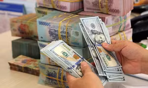 Chấn chỉnh tình trạng ngân hàng tiếp tay tuồn đô la ra "chợ đen"