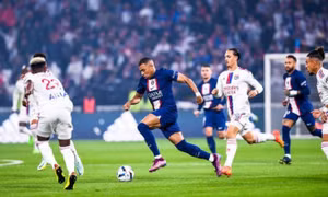 Messi giúp PSG giữ đỉnh bảng Ligue I