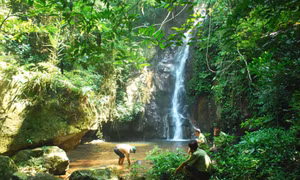 Khám phá thác Khe Rìa