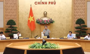 Thủ tướng: Giải quyết vướng mắc, cung ứng đủ thuốc cho khám chữa bệnh