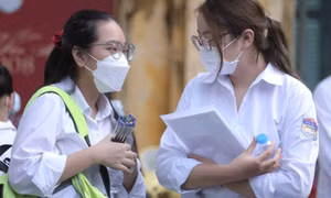 Điểm chuẩn nhiều ngành khối C xấp xỉ 30, liệu có bất thường?