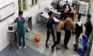 Truy tìm nhóm côn đồ truy sát người, đập phá thiết bị y tế tại bệnh viện