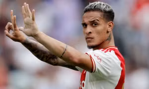 Antony nhận án phạt từ Ajax