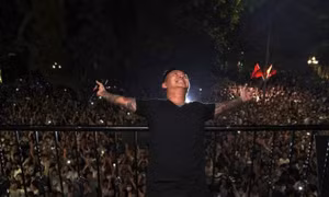 Xem xét xử phạt ca sĩ Tuấn Hưng vì tổ chức liveshow ở ban công