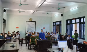 Chồng dùng xăng đốt chết vợ do ghen tuông