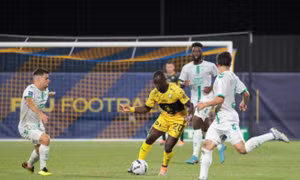Quang Hải lần đầu ngồi ngoài tại Pau FC