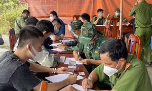 Người lao động tự do ở Campuchia tìm cách về nước qua cửa khẩu Mộc Bài