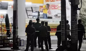 Cướp vàng ném ra đường