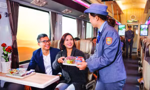 Bán vé tháng, vé hành lý điện tử cho khách đi tàu hỏa