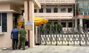 Điều tra việc một thanh niên ném xăng vào trụ sở công an ở Bình Dương