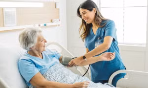 Đo huyết áp khi nằm hay khi ngồi sẽ chính xác hơn?