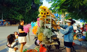 Tô thêm sắc thu