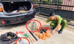 Lại có vụ ô tô rải đinh khi bị truy đuổi, công an đã giữ 2 người, 1 kẻ chạy thoát