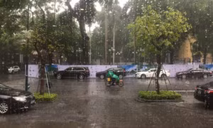 Phía Đông Bắc Bộ có mưa rào và dông vài nơi